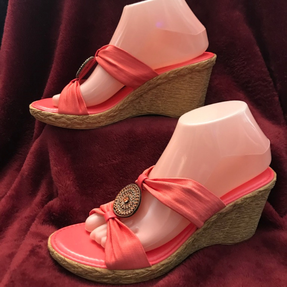 Italian Shoemaker Wedge T-strap Sandal. Sz. 9